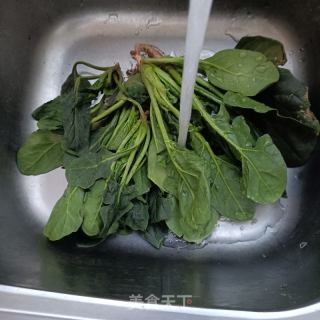 鸽汤菠菜的做法步骤：1