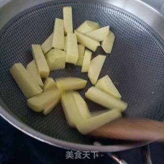 土豆炖排骨的做法步骤：7