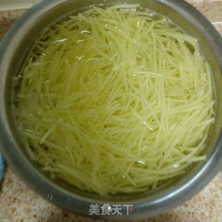小炒土豆丝的做法步骤：2