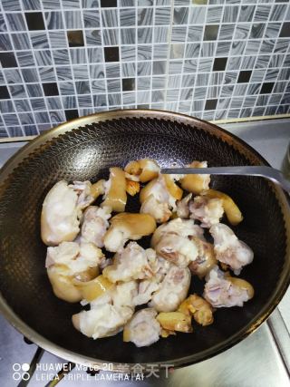 焖猪脚的做法步骤：3