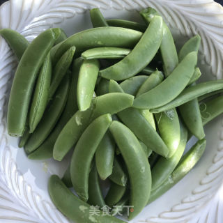 蒜泥拌甜豆的做法步骤：1