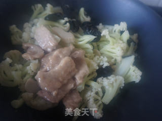 花菜木耳炒肉片的做法步骤：15