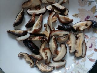 香菇蒸腊肉的做法步骤：5
