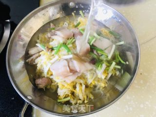 锅仔酸菜白肉的做法步骤：7