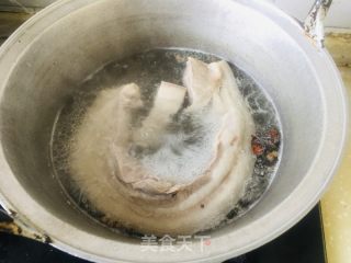 锅仔酸菜白肉的做法步骤：2