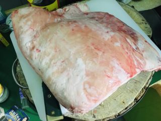 羊肉炖萝卜的做法步骤：1