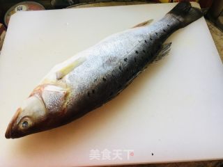 清蒸开背鲈鱼的做法步骤：2