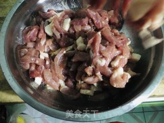 麻辣小酥肉的做法步骤：1