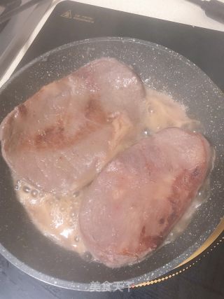 黑椒牛扒比萨饼的做法步骤：6