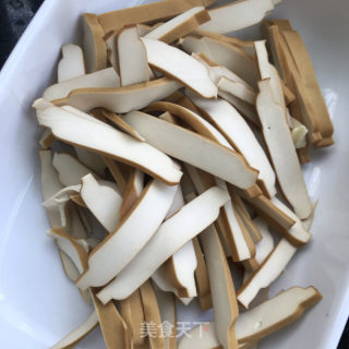 香干炒包菜的做法步骤：3