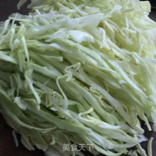 包菜炒蛋的做法步骤：1