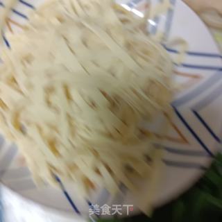 韭菜炒千张的做法步骤：1