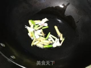 蒜苗炒贝肉的做法步骤：4