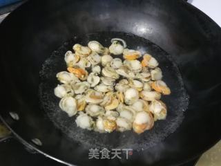 蒜苗炒贝肉的做法步骤：3
