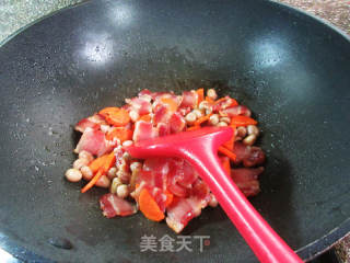 花生米胡萝卜炒风干肉的做法步骤：8