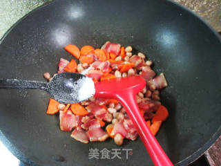 花生米胡萝卜炒风干肉的做法步骤：7