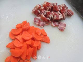 花生米胡萝卜炒风干肉的做法步骤：2