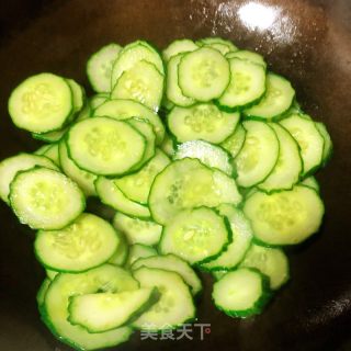 青瓜炒鸡蛋的做法步骤：2