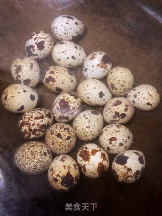 酸笋鸭脚煲的做法步骤：2