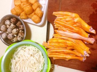 酸笋鸭脚煲的做法步骤：1