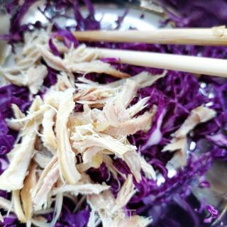 紫甘蓝拌鸡腿肉的做法步骤：7
