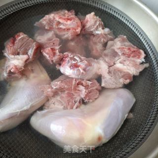 家常排骨炖鸡的做法步骤：2