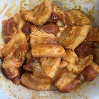 香煎鸡翅五花肉的做法步骤：4