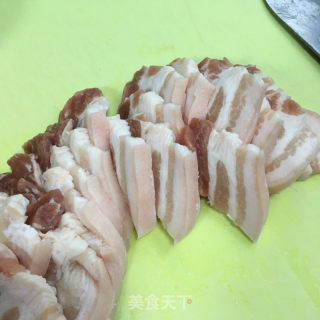 香煎鸡翅五花肉的做法步骤：3