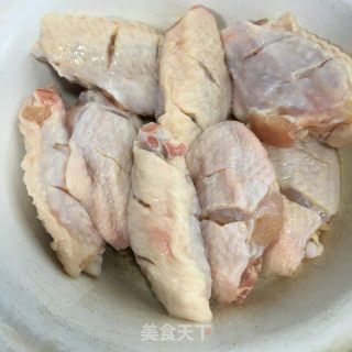 香煎鸡翅五花肉的做法步骤：1