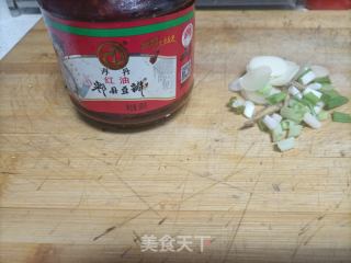 豆瓣酱炒菜花的做法步骤：2