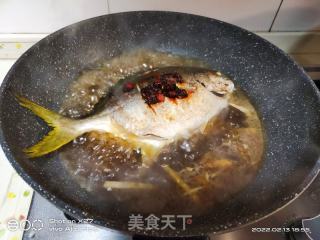 红焖鲳鱼的做法步骤：5