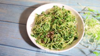 瘦肉丝炒黑豆芽的做法步骤：7