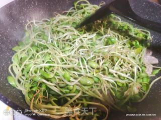 瘦肉丝炒黑豆芽的做法步骤：5