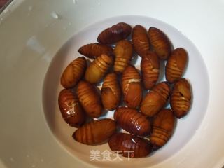 干煸茧蛹的做法步骤：2