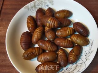 干煸茧蛹的做法步骤：1