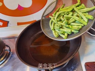 干煸豆角的做法步骤：7