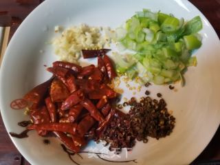 干煸豆角的做法步骤：6