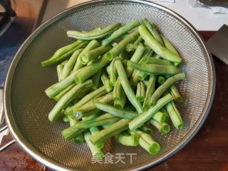 干煸豆角的做法步骤：4