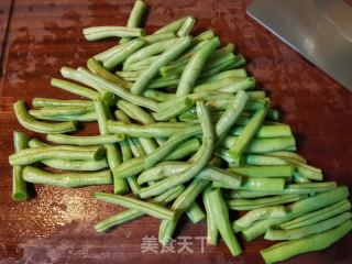 干煸豆角的做法步骤：3