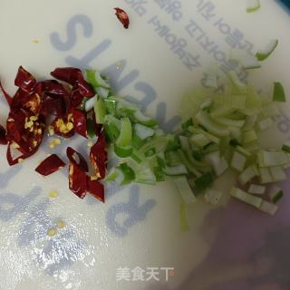 小炒黄豆芽的做法步骤：2