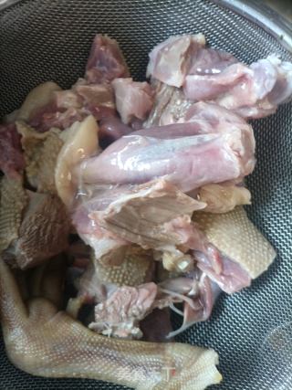 芋头烧鹅肉的做法步骤：2