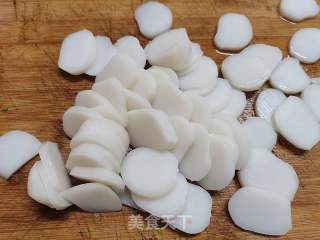 荠菜炒年糕的做法步骤：2