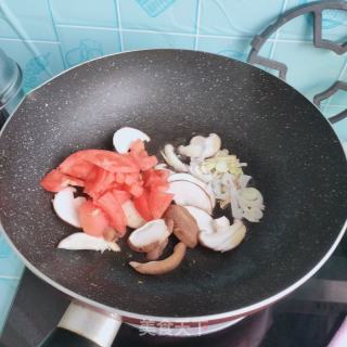 香菇、菠菜汤面的做法步骤：5