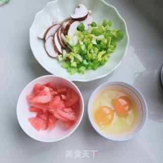 香菇、菠菜汤面的做法步骤：2