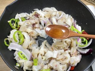 酱爆鱿鱼脖的做法步骤：6