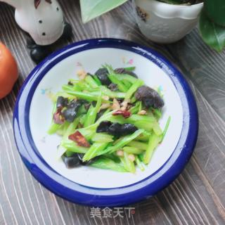 木耳炒芹菜的做法步骤：11