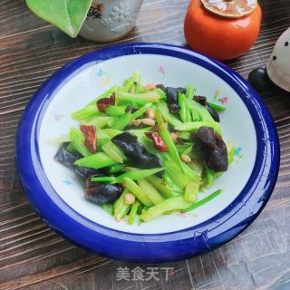 木耳炒芹菜的做法步骤：10