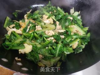 油麦菜炒鸡蛋的做法步骤：3