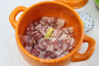砂锅红烧肉的做法步骤：2