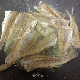 家常烧小黄鱼的做法步骤：4